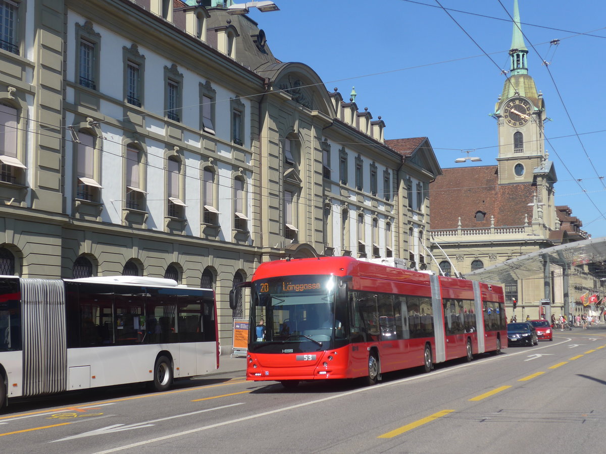 (219'601) - Bernmobil, Bern - Nr. 53 - Hess/Hess Doppelgelenktrolleybus am 9. August 2020 beim Bahnhof Bern