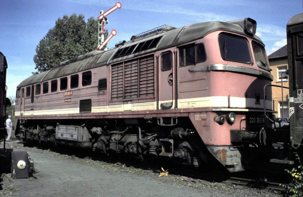 220 362-8 in Hermeskeil im September 1992.