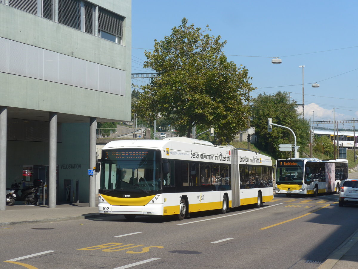 (220'627) - VBSH Schaffhausen - Nr. 102 - Hess/Hess Gelenktrolleybus am 12. September 2020 beim Bahnhof Schaffhausen