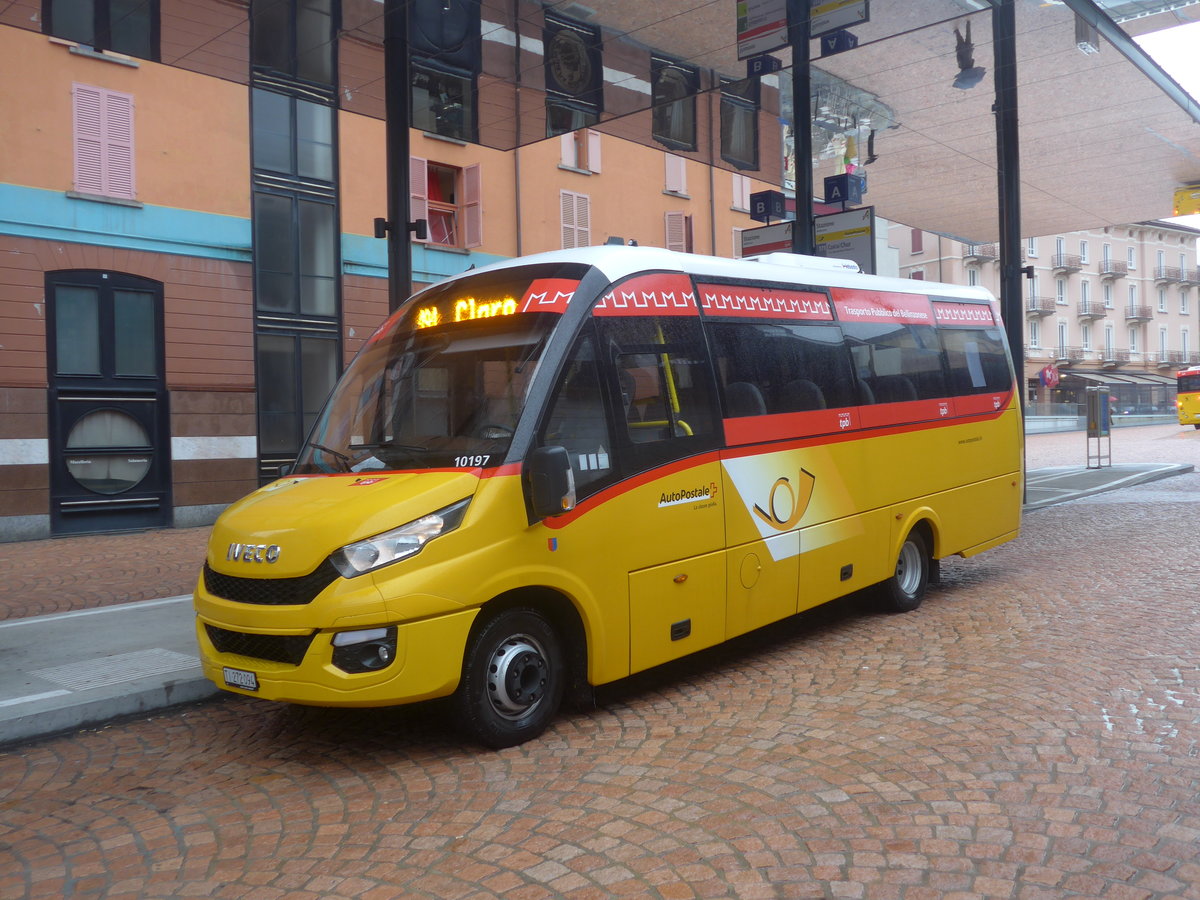 (222'524) - AutoPostale Ticino - TI 272'094 - Iveco/Rosero am 23. Oktober 2020 beim Bahnhof Bellinzona
