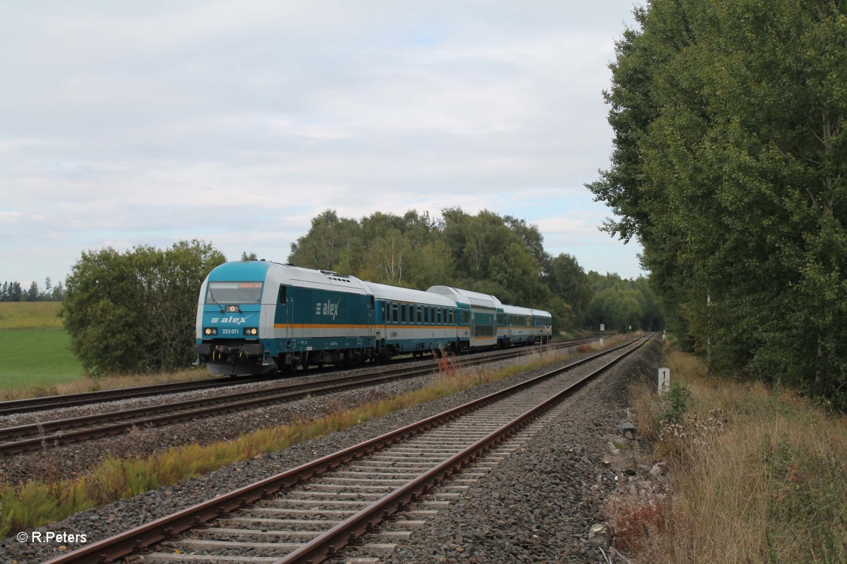 223 071 mit dem ALX84115 Hof - M�nchen bei Sch�nfeld. 30.09.13