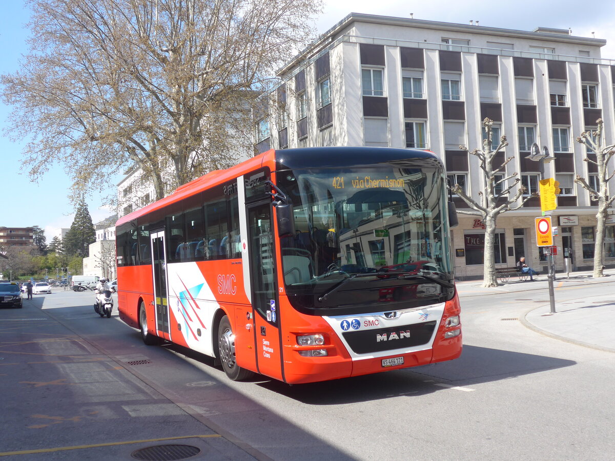 (225'113) - SMC Montana - Nr. 21/VS 464'121 - MAN am 19. April 2021 beim Bahnhof Sierre