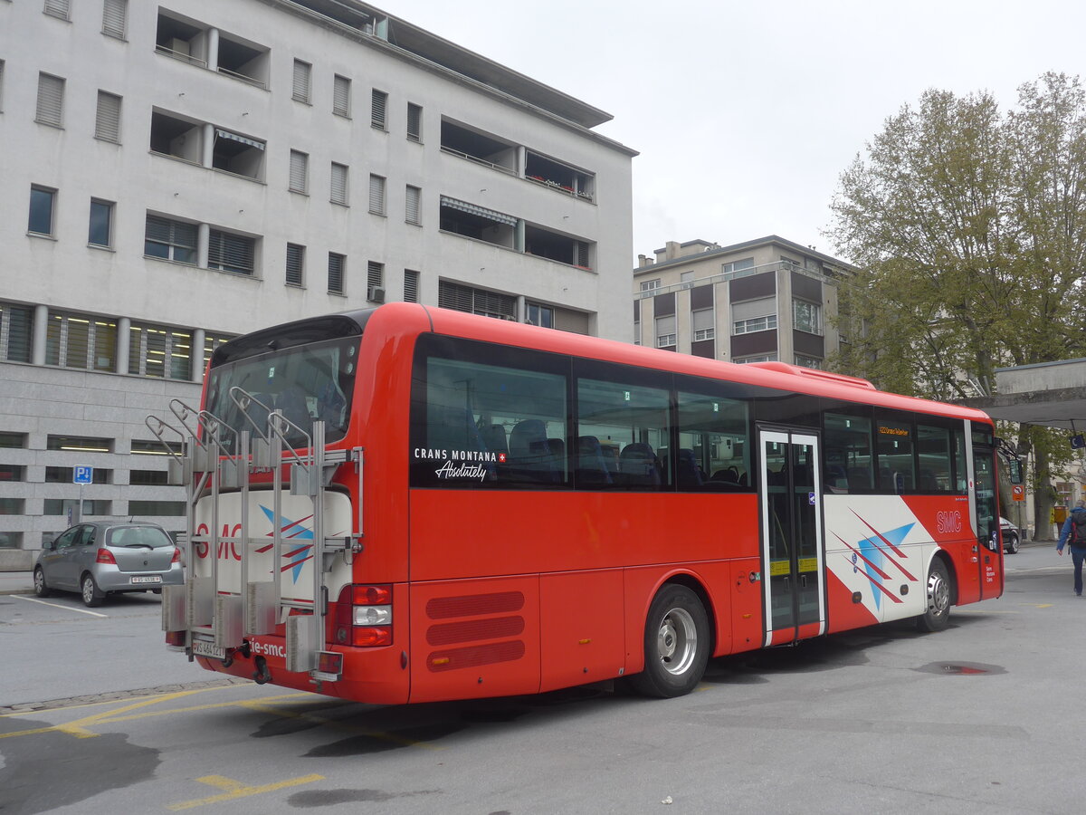 (225'374) - SMC Montana - Nr. 21/VS 464'121 - MAN am 1. Mai 2021 beim Bahnhof Sierre