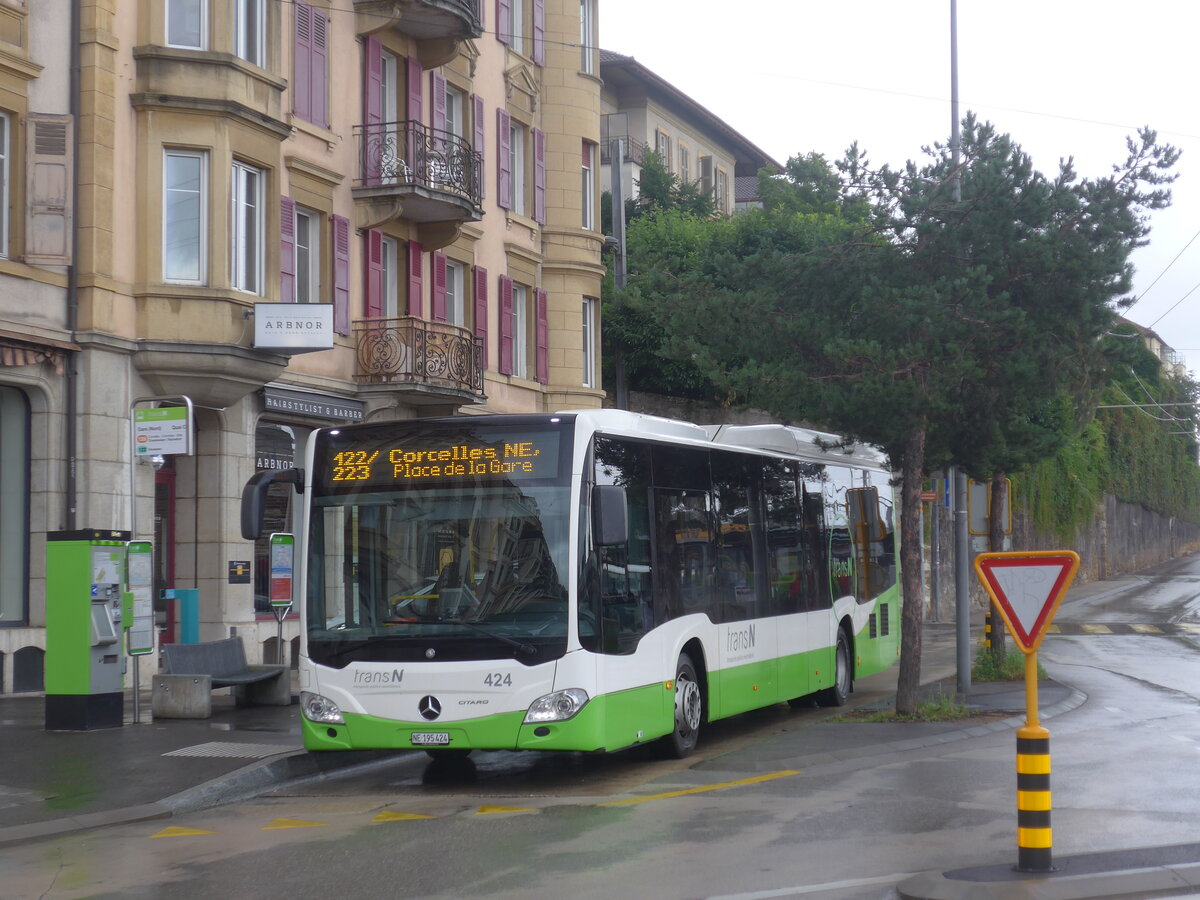 (226'937) - transN, La Chaux-de-Fonds - Nr. 424/NE 195'424 - Mercedes am 1. august 2021 beim Bahnhof Neuchtel