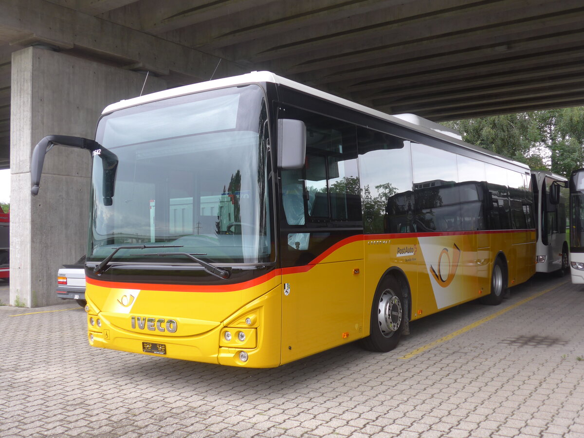 (226'946) - PostAuto Graubnden - PID 11'642 - Iveco am 1. August 2021 in Kerzers, Murtenstrasse