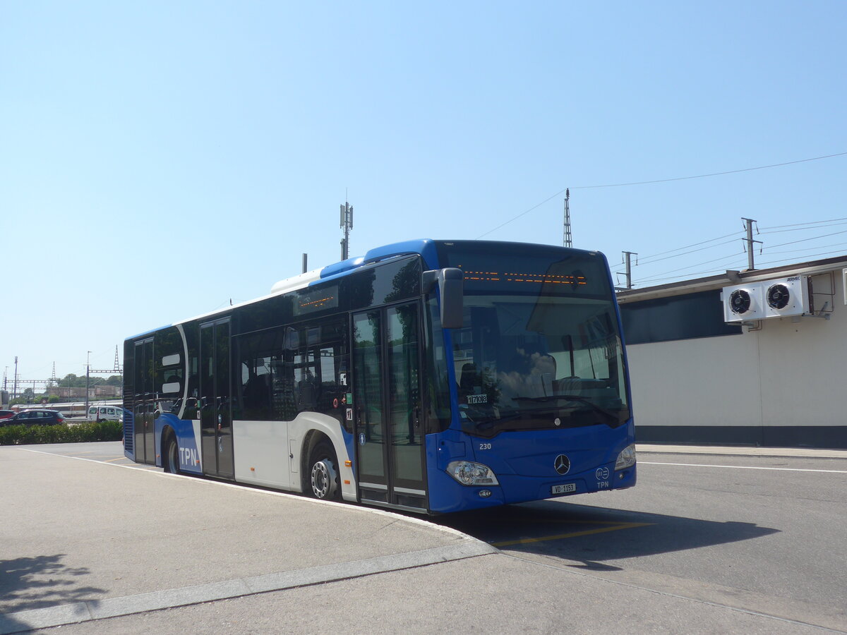 (227'319) - TPN Nyon - Nr. 230/VD 1153 - Mercedes am 15. August 2021 beim Bahnhof Coppet