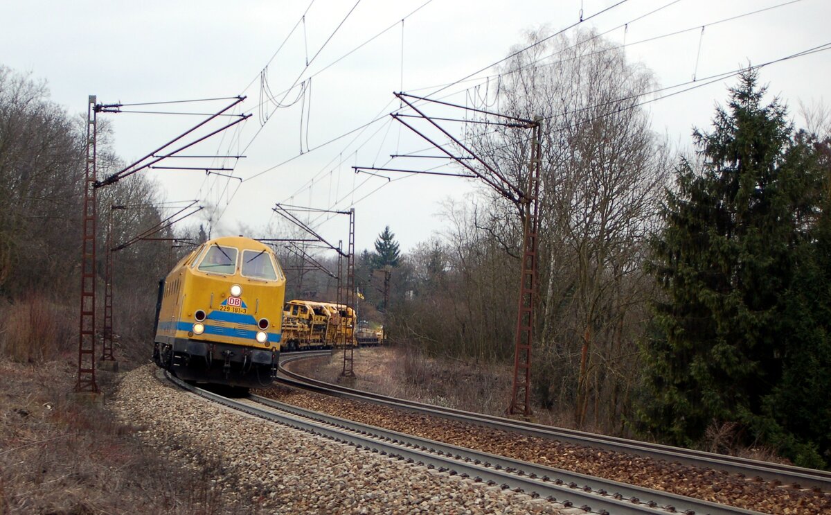 229 181-3 mit Bauzug in Ulm am 31.03.2009.