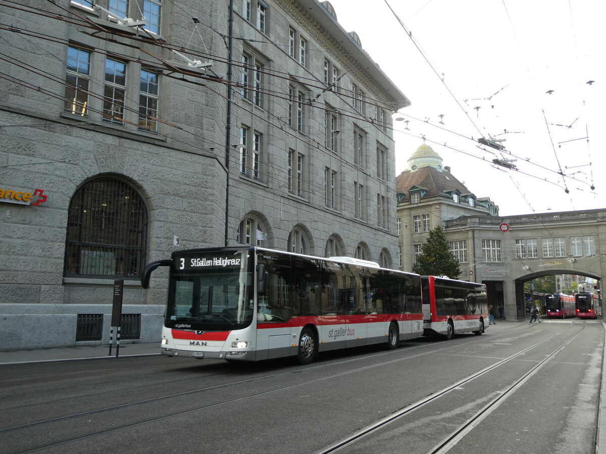 (229'063) - St. Gallerbus, St. Gallen - Nr. 217/SG 198'217 - MAN am 13. Oktober 2021 beim Bahnhof St. Gallen