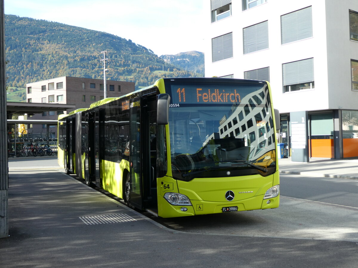 (229'479) - Aus Liechtenstein: PLA Vaduz - Nr. 64/FL 39'864 - Mercedes am 20. Oktober 2021 beim Bahnhof Sargans