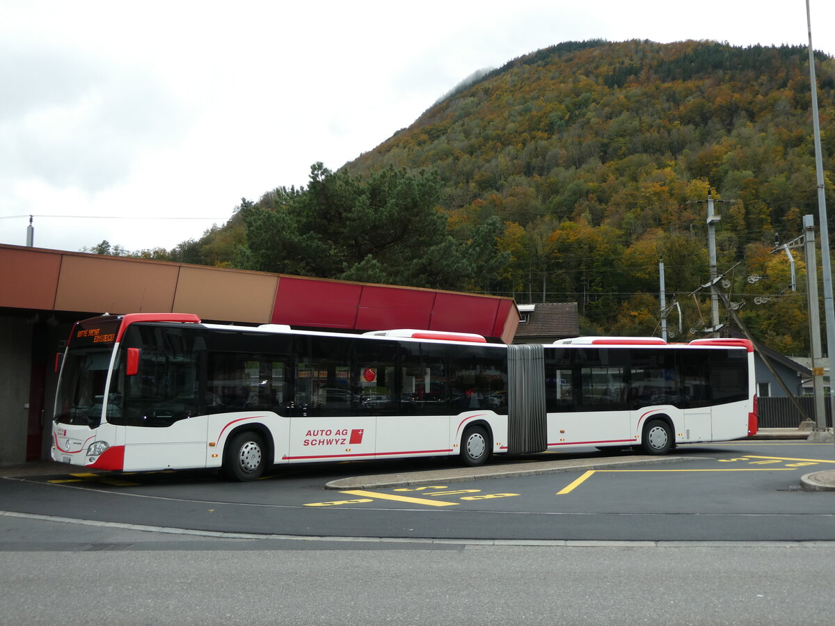 (229'672) - AAGS Schwyz - Nr. 51/SZ 124'900 - Mercedes (ex Auf der Maur, Steinen Nr. 251; ex ZVB Zug Nr. 62) am 22. Oktober 2021 beim Bahnhof Schwyz