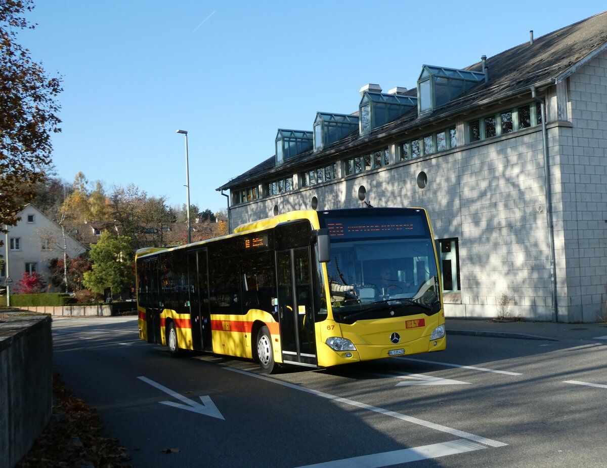 (230'256) - BLT Oberwil - Nr. 67/BL 135'428 - Mercedes am 9. November 2021 in Bottmingen, Schloss