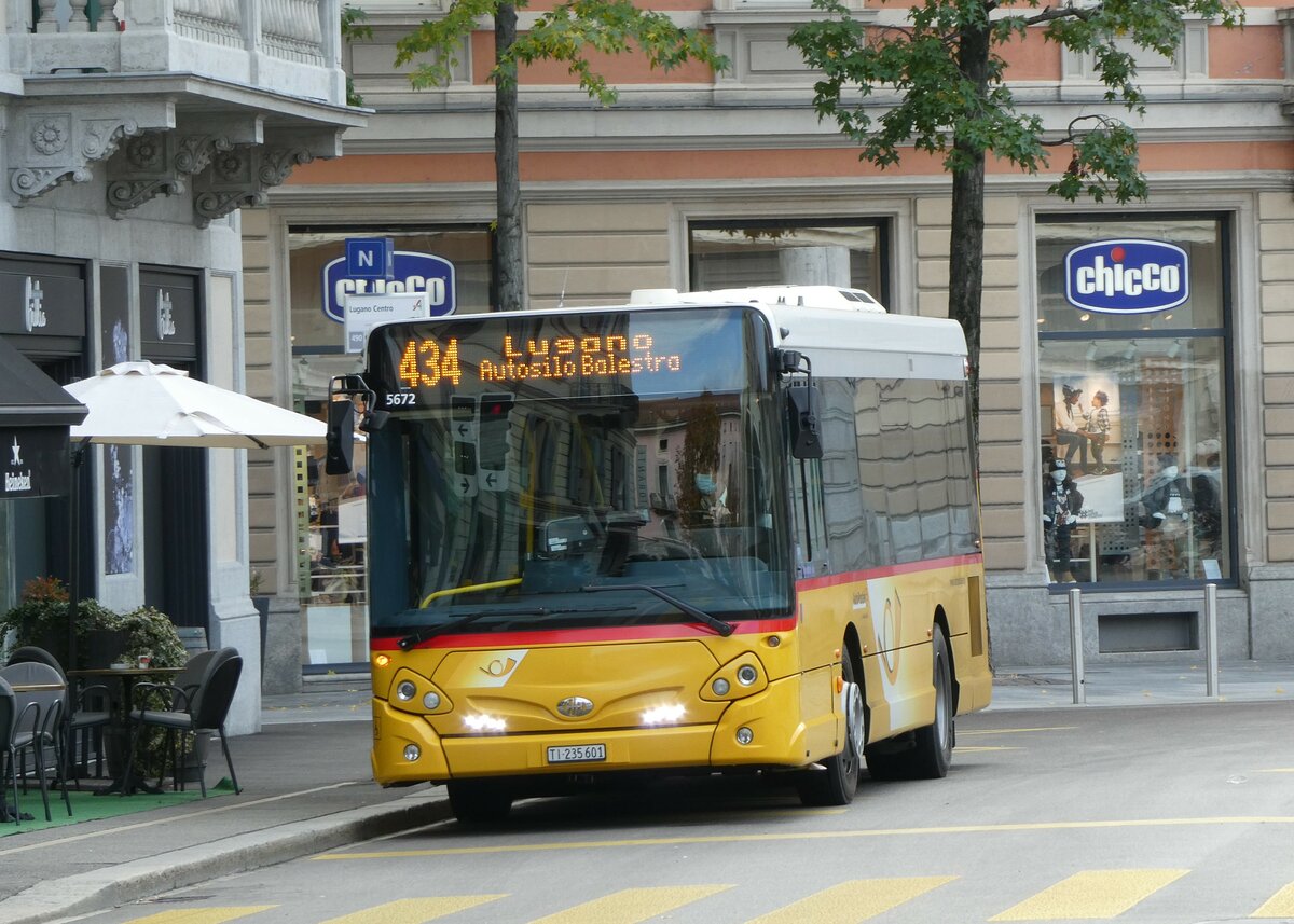 (230'349) - AutoPostale Ticino - Nr. 305/TI 235'601 - Heuliez am 10. November 2021 in Lugano, Centro