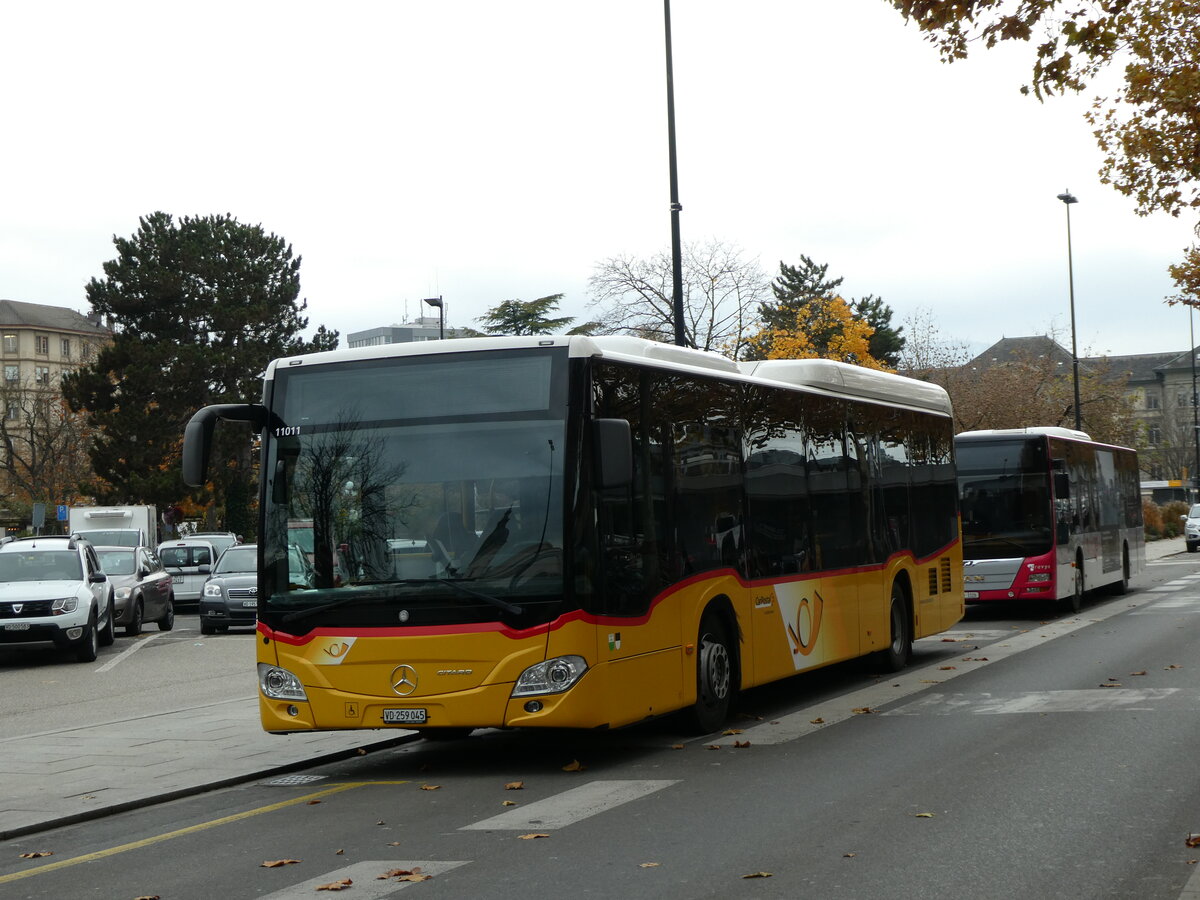 (230'640) - CarPostal Ouest - VD 259'045 - Mercedes am 13. November 2021 beim Bahnhof Yverdon