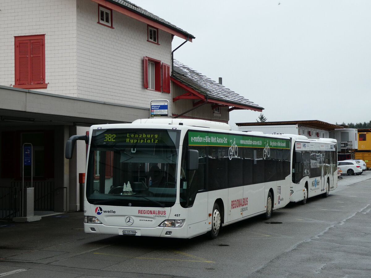 (231'094) - Knecht, Windisch - Nr. 457/AG 315'789 - Mercedes am 11. Dezember 2021 beim Bahnhof M�genwil