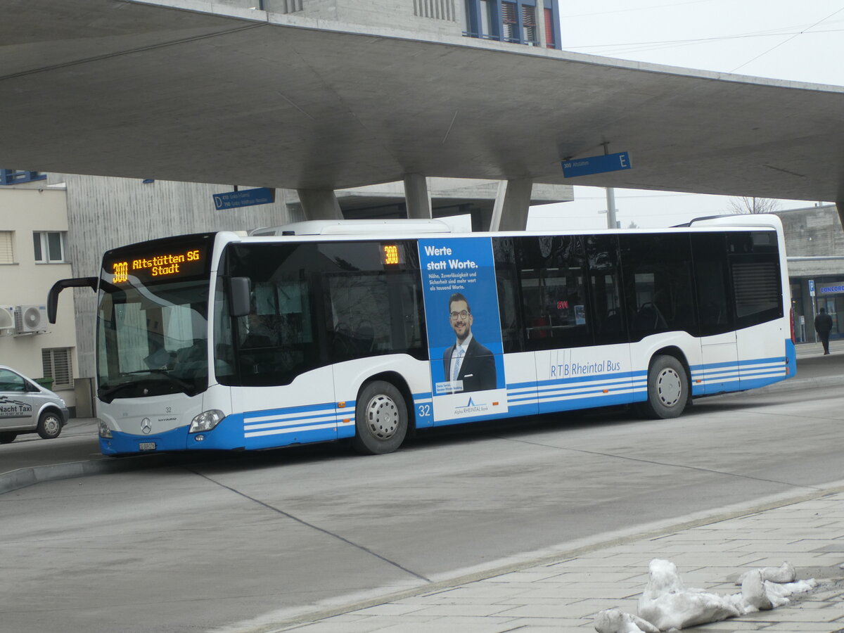 (231'344) - RTB Altsttten - Nr. 32/SG 309'276 - Mercedes am 15. Dezember 2021 beim Bahnhof Buchs