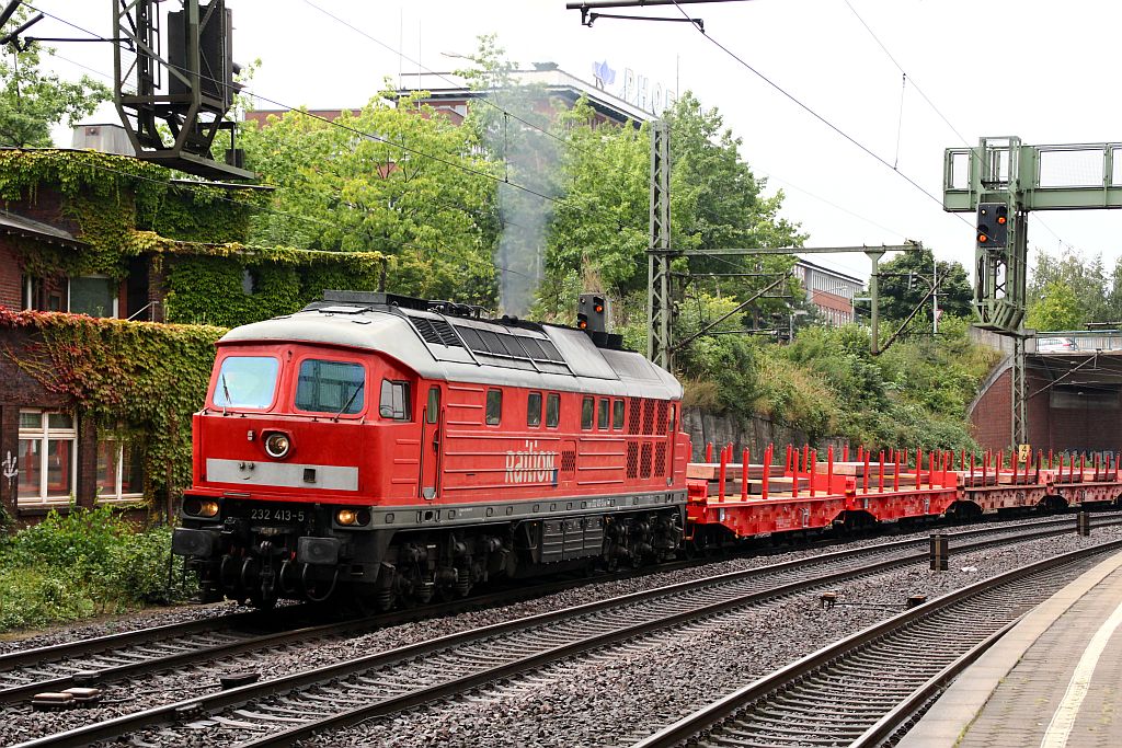 232 413-5 musste kurz halten und dieselte dann wohlig brummend mit dem Kupfertransport Richtung Maschen. 07.09.2012