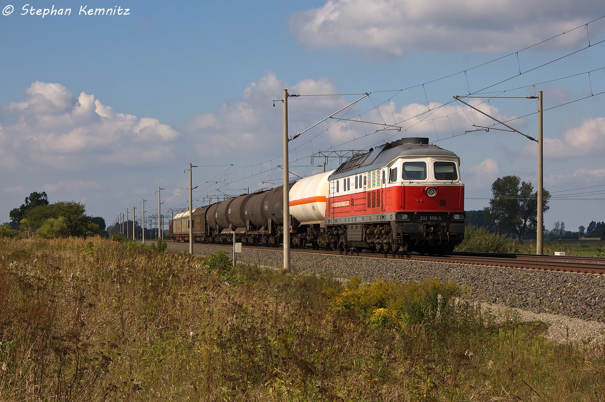 232 658-5 DB Schenker Rail Deutschland AG mit einem gemischtem G�terzug in Vietznitz und fuhr in Richtung Nauen weiter. 13.09.2013