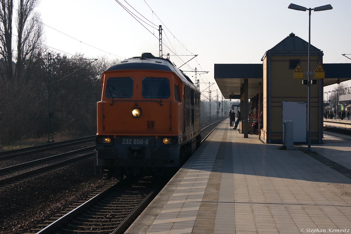 232 850-8 ArcelorMittal Eisenhüttenstadt Transport GmbH kam Lz aus Premnitz zurück, bei der Durchfahrt in Berlin Jungfernheide und fuhr weiter in Richtung Berlin Gesundbrunnen. 14.02.2015