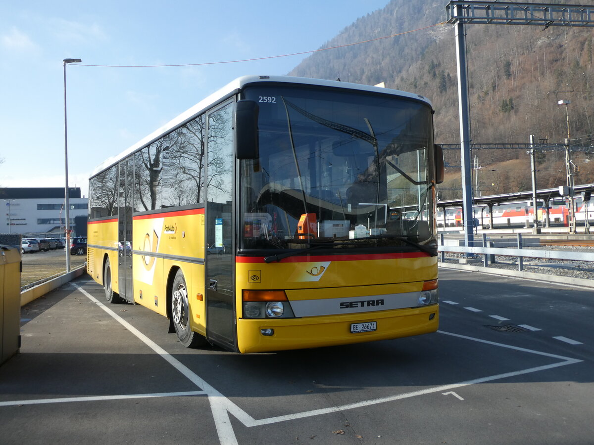 (232'422) - Spring, Schwenden - BE 26'671 - Setra am 24. Januar 2022 beim Bahnhof Interlaken Ost