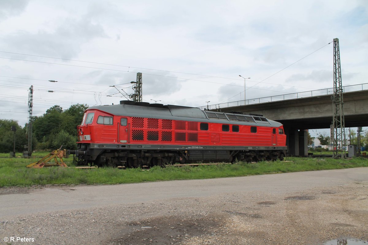233 040-5 bei der Wochenendruhe in Regensburg Ost. 19.08.17

