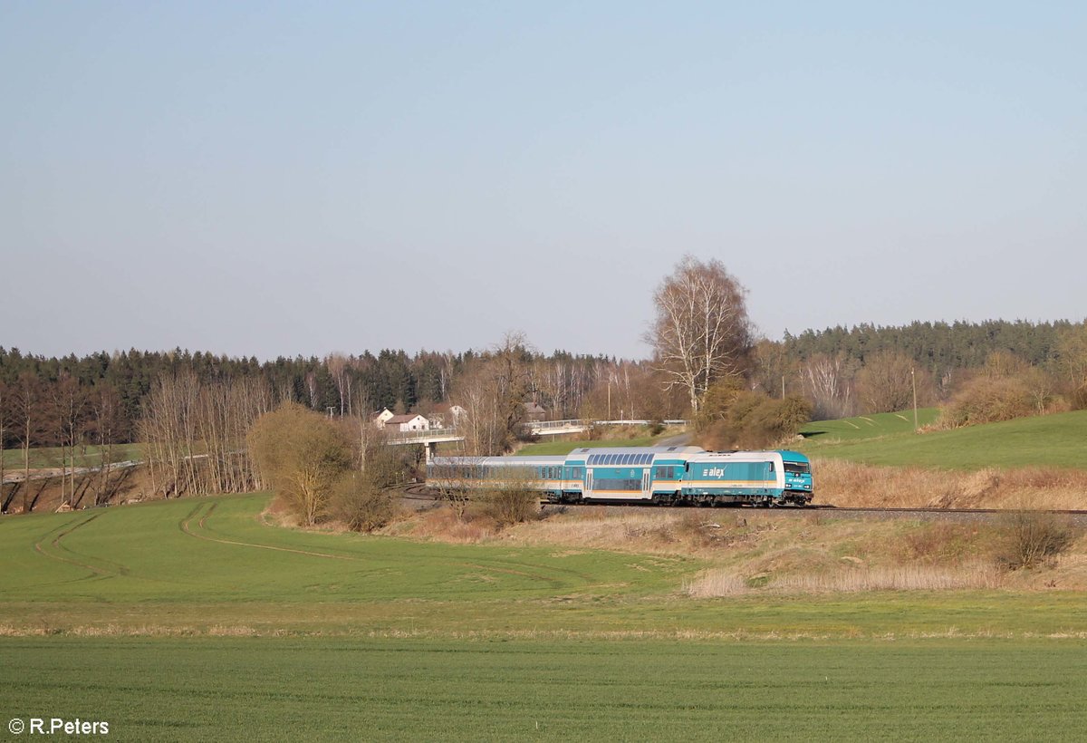 233 066 zieht kurz vor Reuth bei Erbendorf den ALX79852 Hof - M�nchen. 27.04.21
