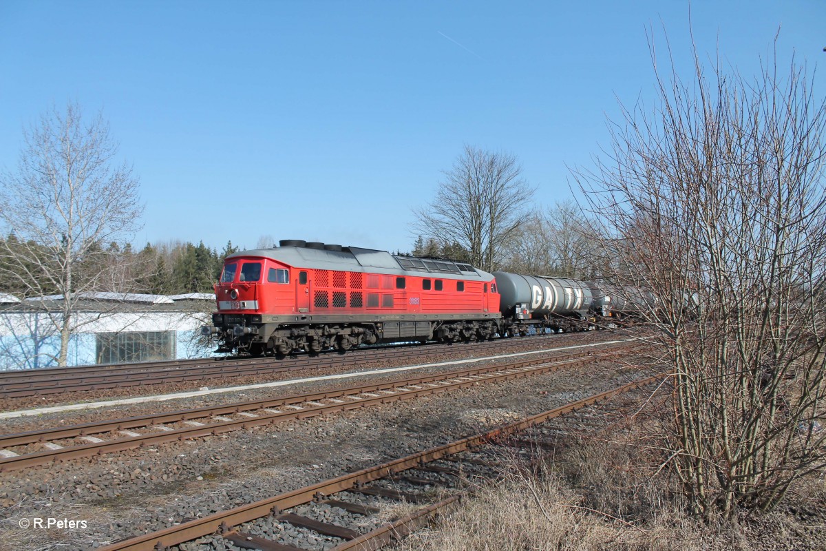 233 357-2 wartet in Pechbrunn mit dem Kesselzug N�rnberg - Hof auf die Weiterfahrt. 17.03.16