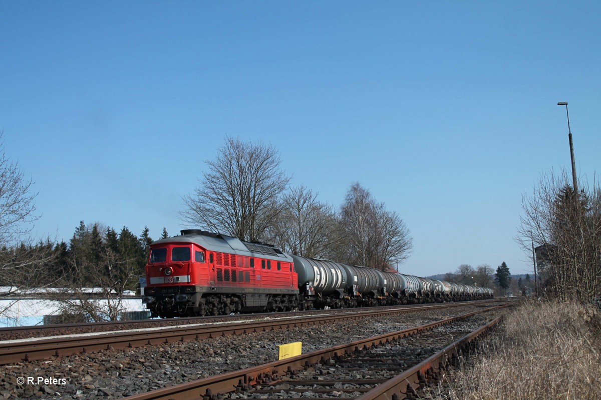 233 357-2 wartet in Pechbrunn mit dem Kesselzug N�rnberg - Hof auf die Weiterfahrt. 17.03.16