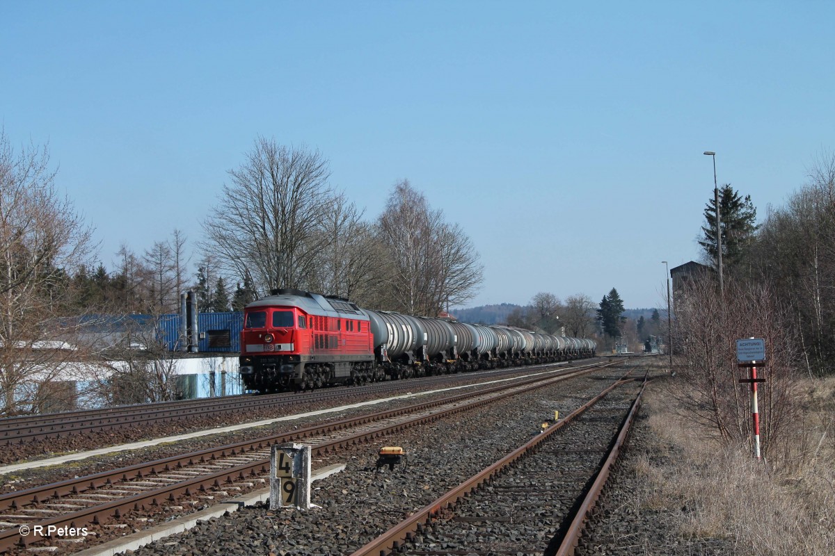 233 357-2 wartet in Pechbrunn mit dem Kesselzug N�rnberg - Hof auf die Weiterfahrt. 17.03.16