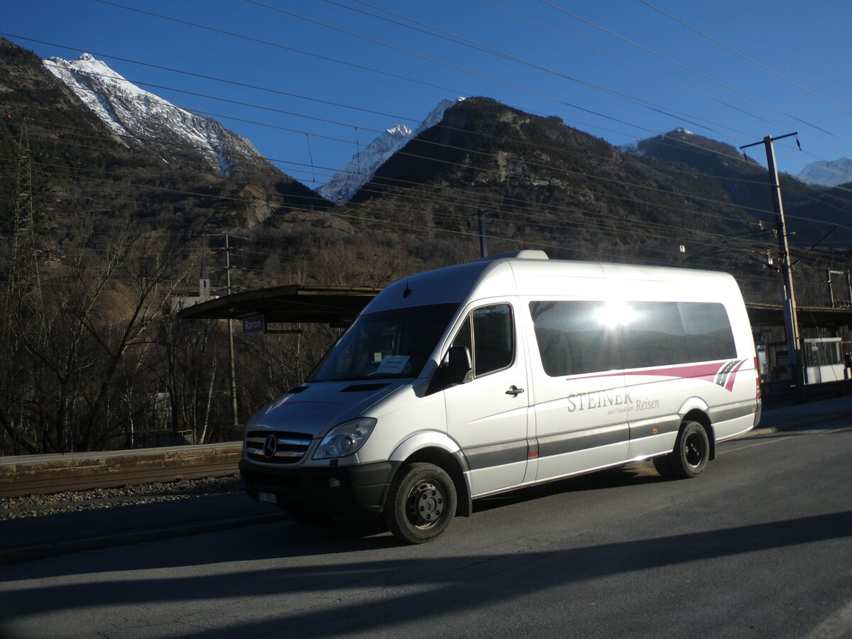 (233'136) - Steiner, Niedergesteln - VS 79'214 - Mercedes am 26. Februar 2022 beim Bahnhof Raron