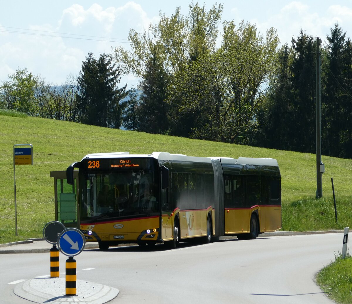 (235'038) - PostAuto Zrich - Nr. 384/ZH 726'122 - Solaris am 2. Mai 2022 in Ringlikon, Langwis