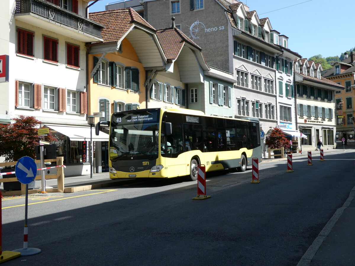 (235'527) - STI Thun - Nr. 501/BE 408'501 - Mercedes am 9. Mai 2022 in Thun, Marktgasse (prov. Haltestelle)