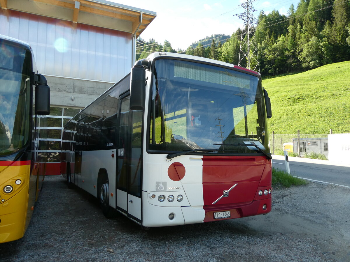 (236'219) - GIOM, Cadempino - TI 183'643 - Volvo (ex TPF Fribourg Nr. 89) am 26. Mai 2022 in Airolo, Neue Garage Marchetti