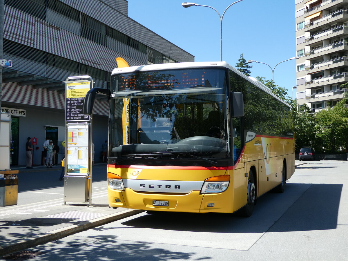 (237'167) - PostAuto Graubnden - GR 102'380 - Setra (ex GR 102'345; ex Riederer, St. Margrethenberg) am 12. Juni 2022 beim Bahnhof Landquart