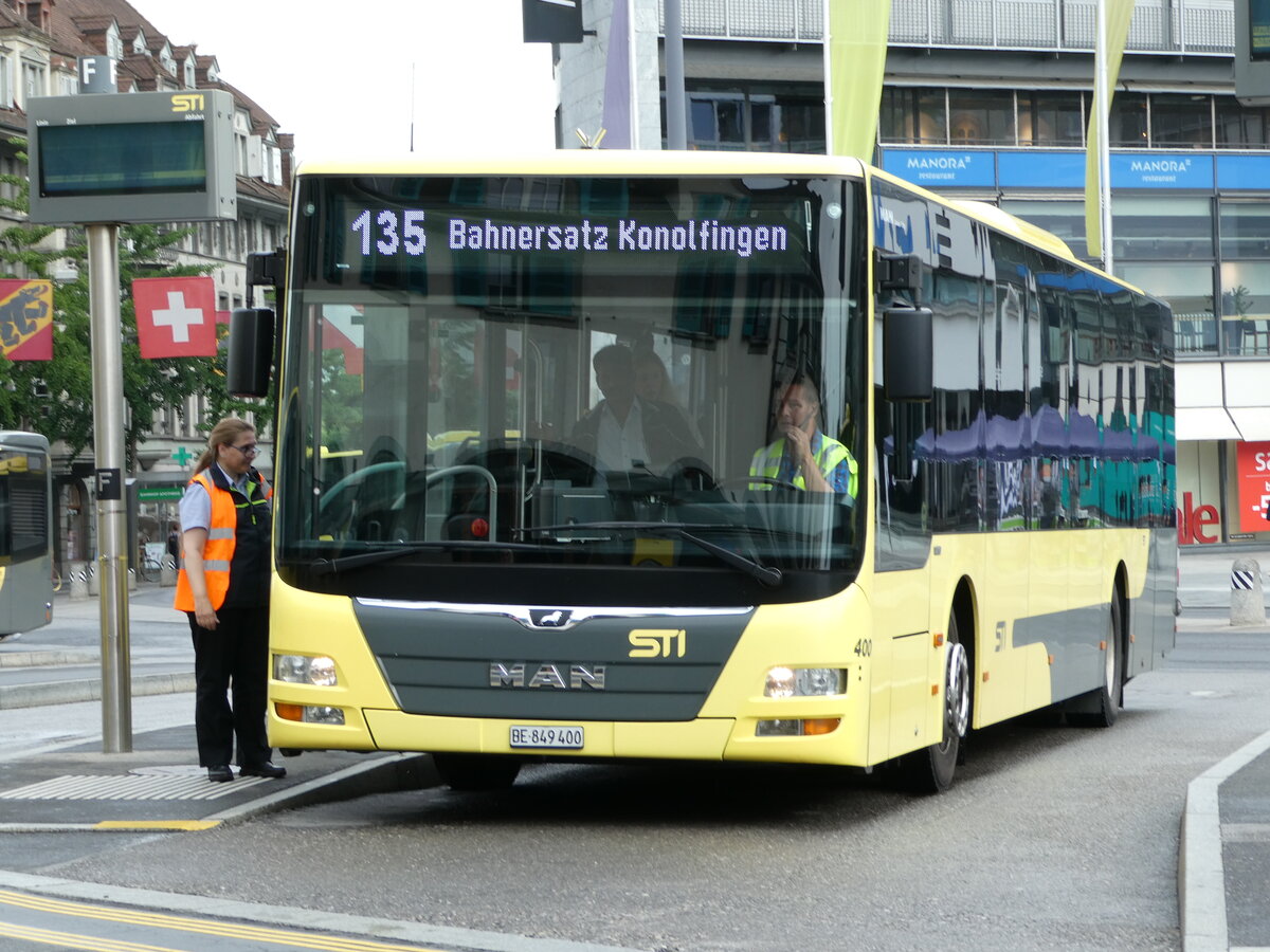 (237'349) - STI Thun - Nr. 400/BE 849'400 - MAN am 22. Juni 2022 beim Bahnhof Thun