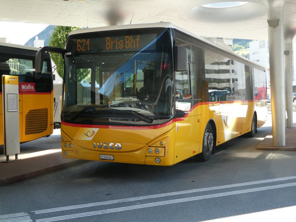(238'195) - PostAuto Wallis - VS 516'247 - Iveco am 16. Juli 2022 beim Bahnhof Visp