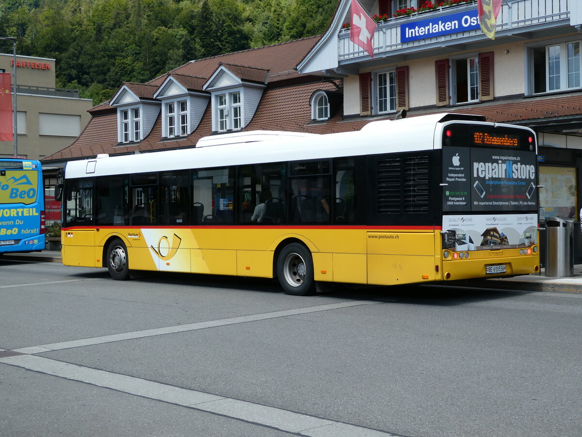 (238'597) - PostAuto Bern - BE 610'536 - Solaris am 30. Juli 2022 beim Bahnhof Interlaken Ost