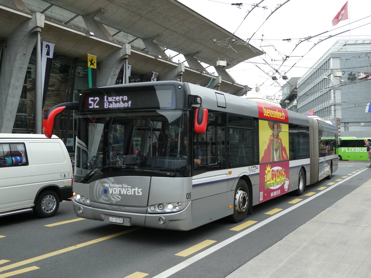 (238'897) - AAGR Rothenburg - Nr. 5/LU 15'718 - Solaris am 7. August 2022 beim Bahnhof Luzern