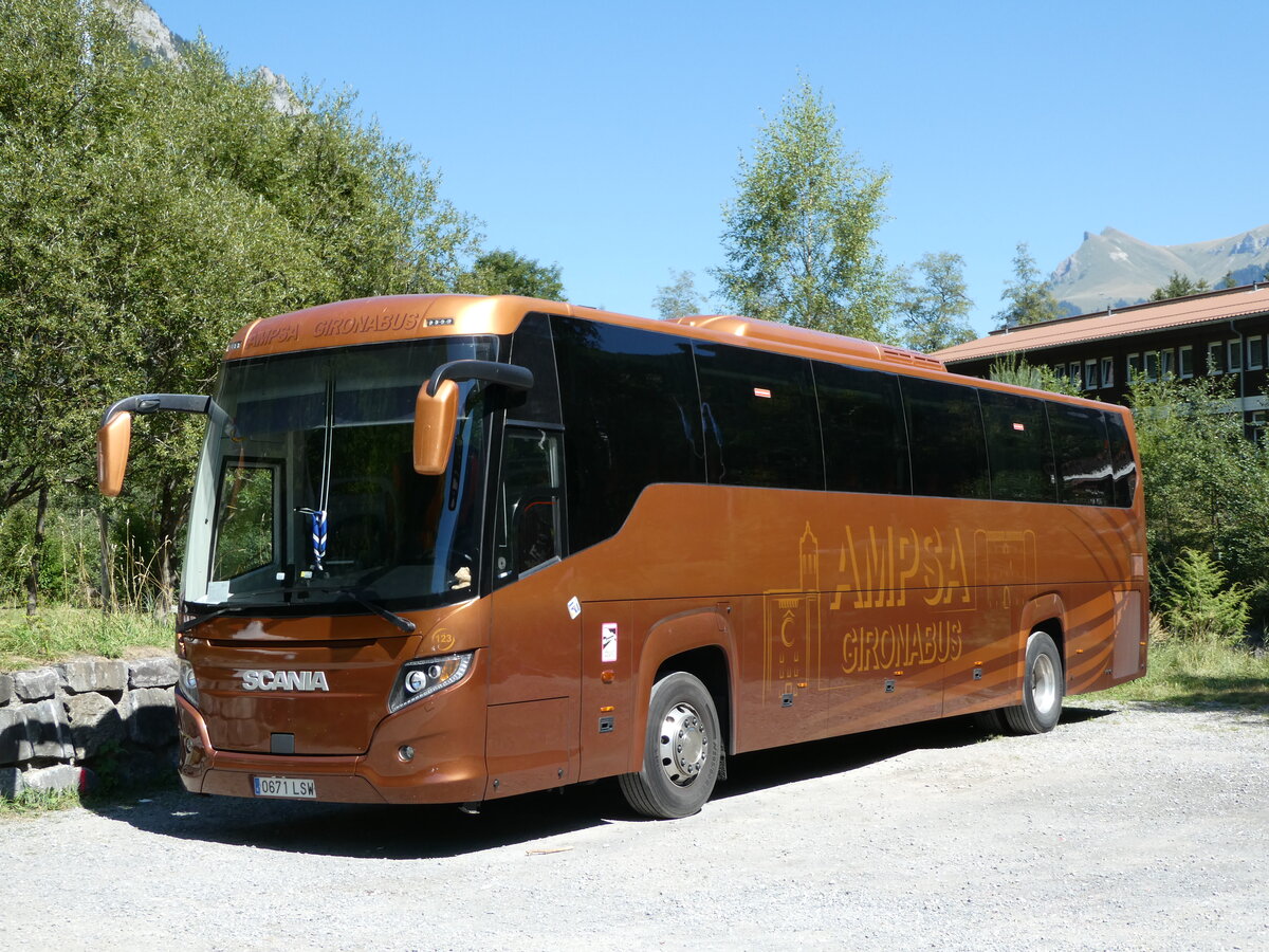 (239'077) - Aus Spanien: Ampsa, Girona - Nr. 123/0671 LSW - Scania am 16. August 2022 in Kandersteg, Pfadizentrum