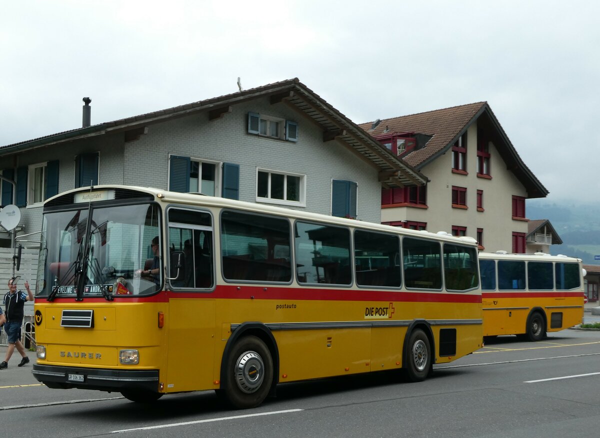 (239'803) - Ackermann, Landquart - GR 106'362 - Saurer/R&J (ex Fssler, Unteriberg; ex Schrch, Gutenburg Nr. 6; ex P 24'358) am 28. August 2022 in Giswil, Hotel Bahnhof