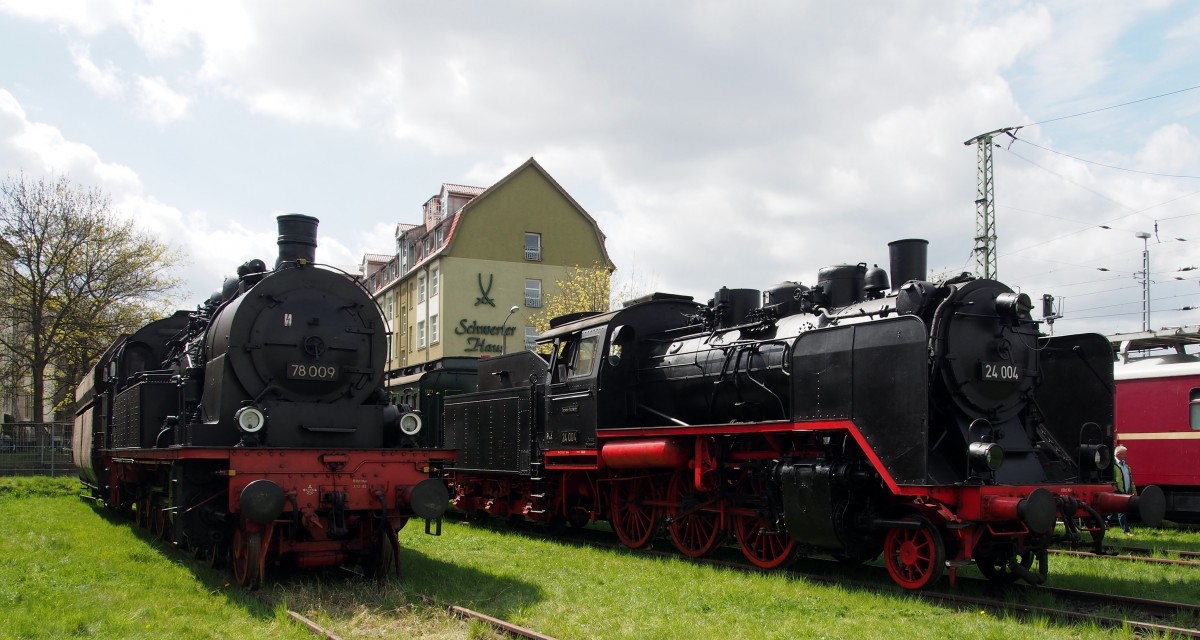 24 004 und 78 009 sind beim 7. Dresdner Dampfloktreffen im Bw Dresden Altstadt ausgestellt am 17.04.2015.