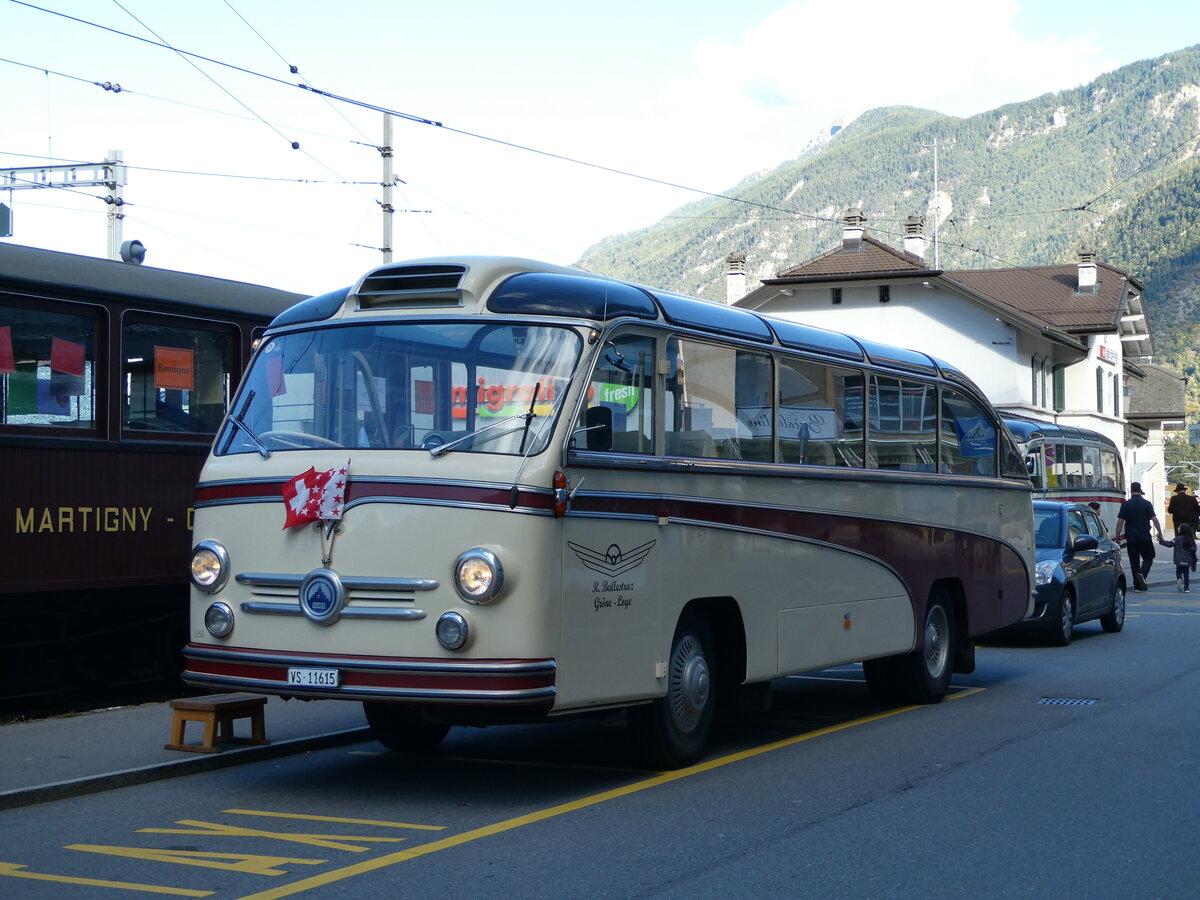 (240'603) - Ballestraz, Grne - VS 11'615 - Saurer/Saurer (ex Girardet, Yverdon) am 2. Oktober 2022 beim Bahnhof Martigny