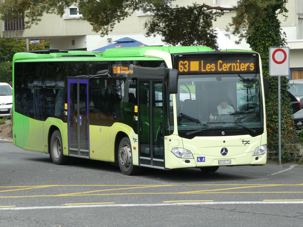 (240'689) - TPC Aigle - Nr. 660/VD 587'774 - Mercedes am 8. Oktober 2022 beim Bahnhof Monthey CFF