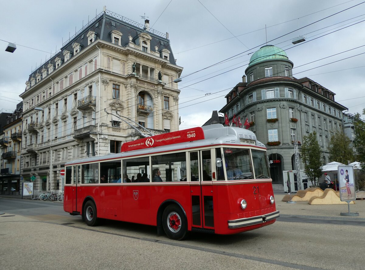 (240'795) - VB Biel - Nr. 21 - Berna/Hess Trolleybus am 9. Oktober 2022 in Biel, Zentralplatz