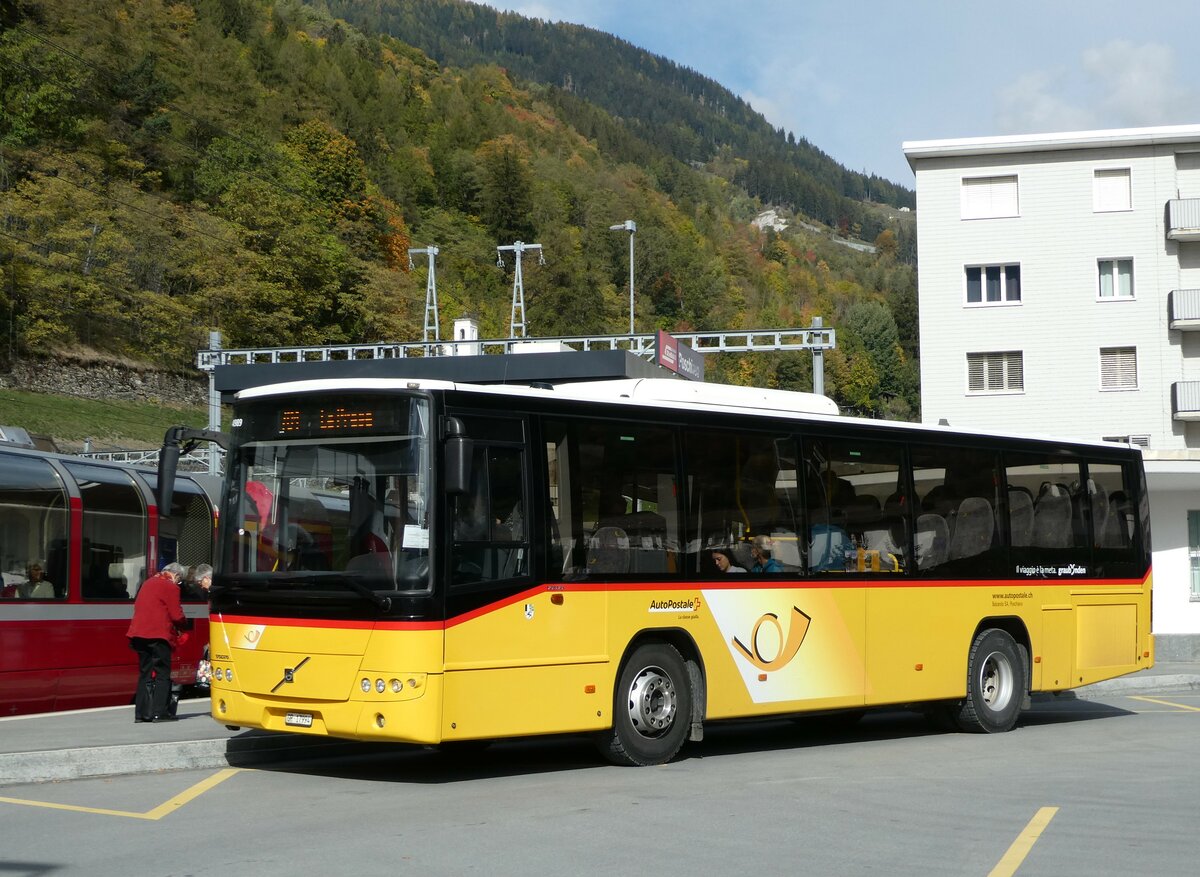 (241'223) - Balzarolo, Poschiavo - GR 17'994 - Volvo am 13. Oktober 2022 beim Bahnhof Poschiavo