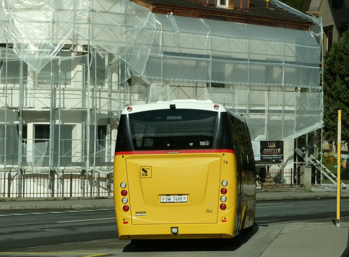 (241'717) - PostAuto Zentralschweiz - Nr. 74/OW 7400 - Iveco/Rosero (ex HW Kleinbus, Giswil) am 22. Oktober 2022 beim Bahnhof Sarnen