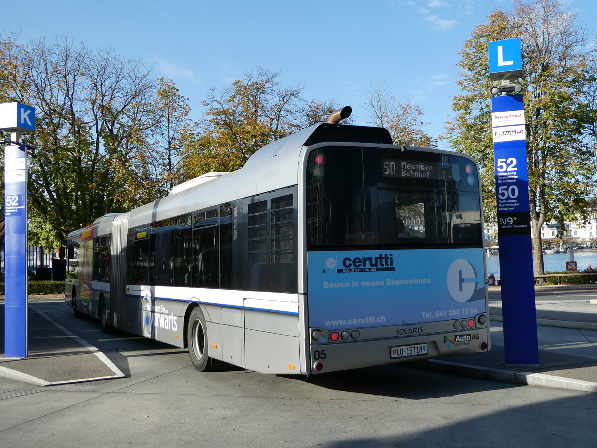 (242'067) - AAGR Rothenburg - Nr. 5/LU 15'718 - Solaris am 31. Oktober 2022 beim Bahnhof Luzern