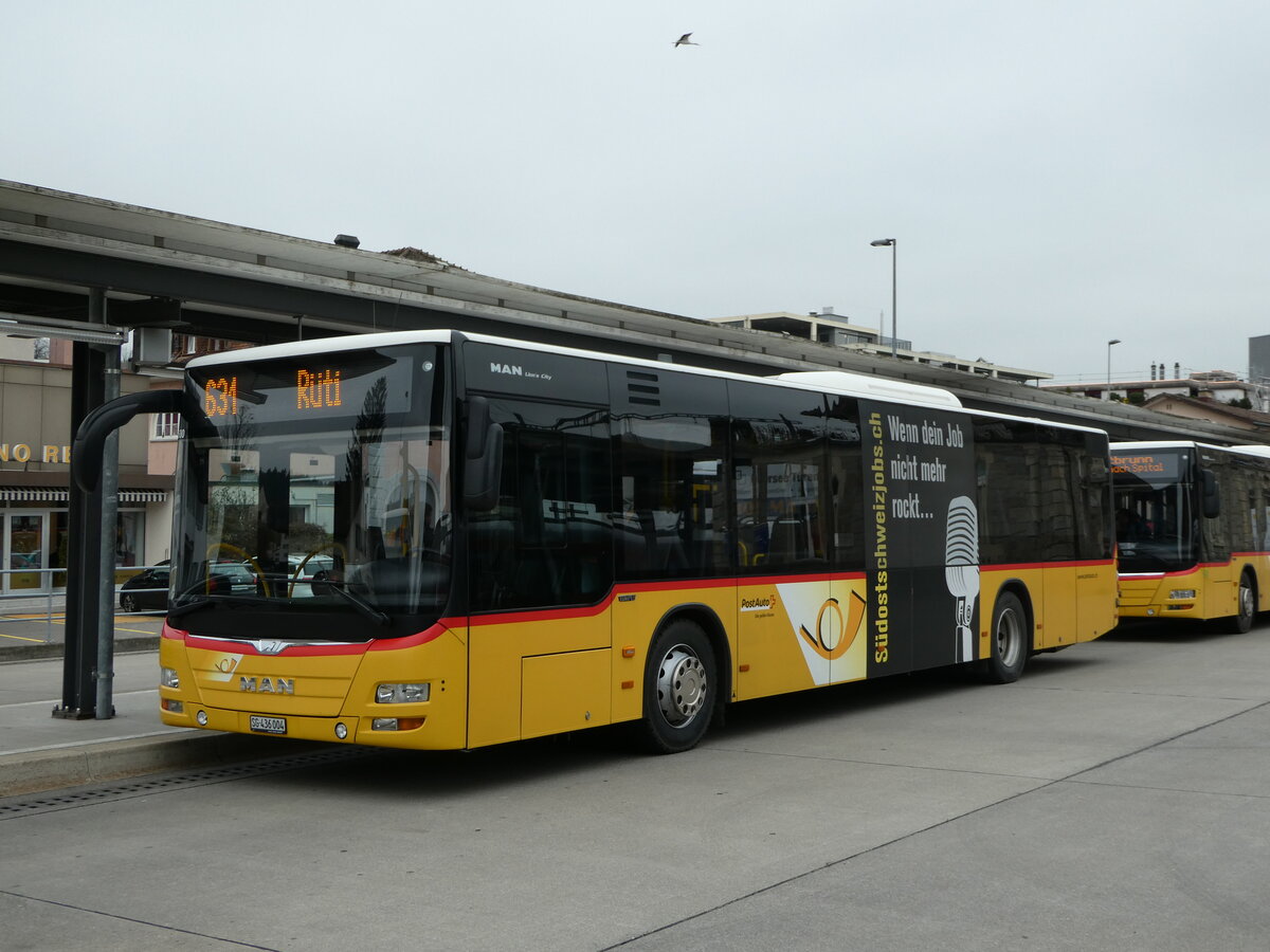 (242'630) - PostAuto Ostschweiz - SG 436'004 - MAN am 13. November 2022 beim Bahnhof Uznach