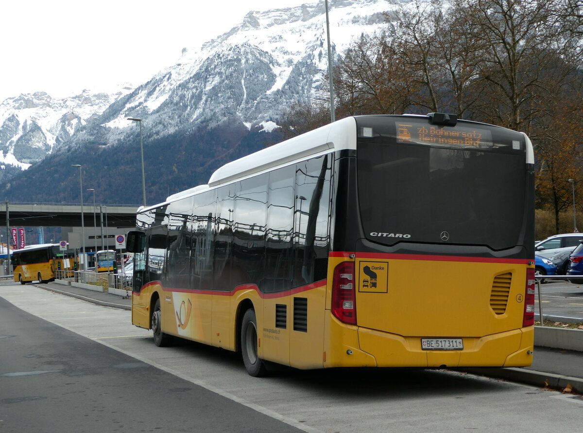 (243'086) - Flck, Brienz - Nr. 4/BE 517'311 - Mercedes am 22. November 2022 beim Bahnhof Interlaken Ost