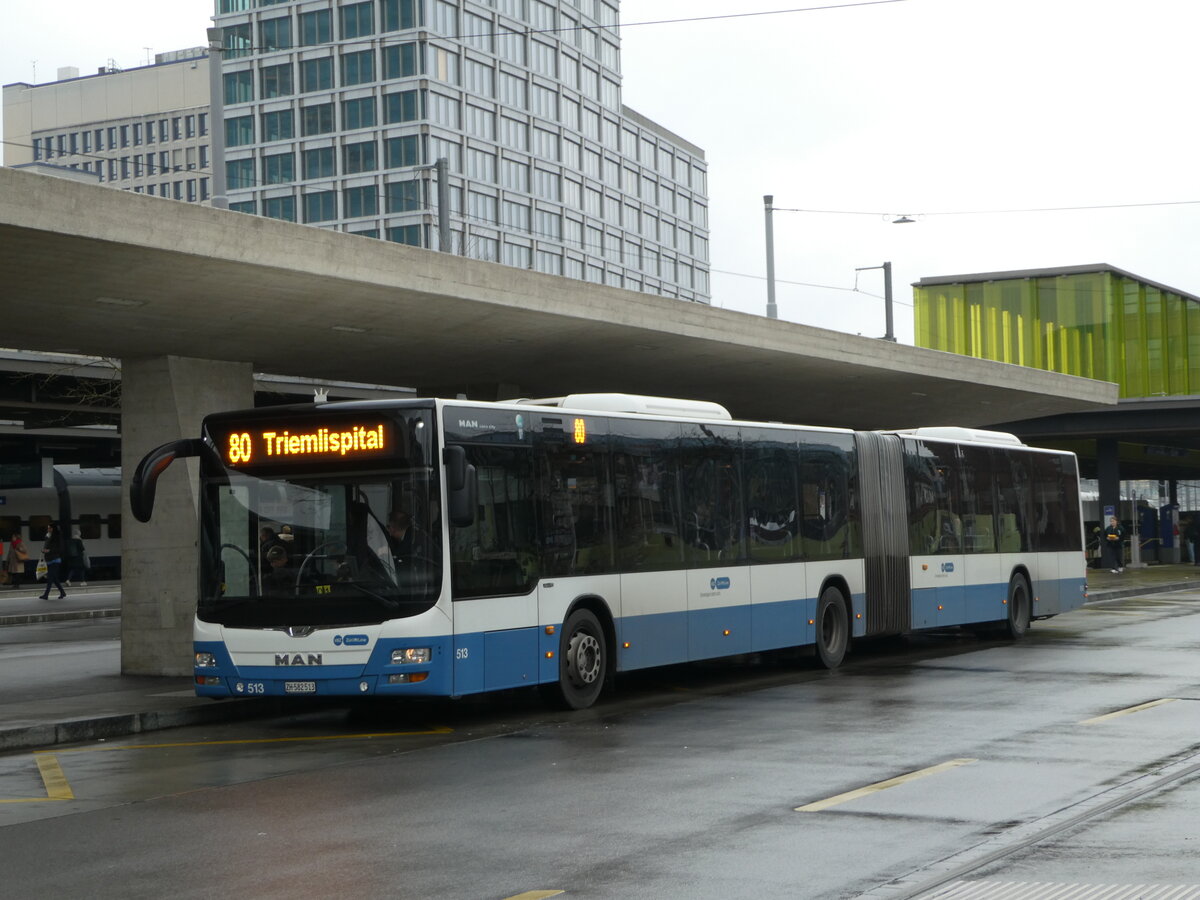 (243'507) - VBZ Zrich - Nr. 513/ZH 582'513 - MAN am 7. Dezember 2022 beim Bahnhof Zrich Oerlikon