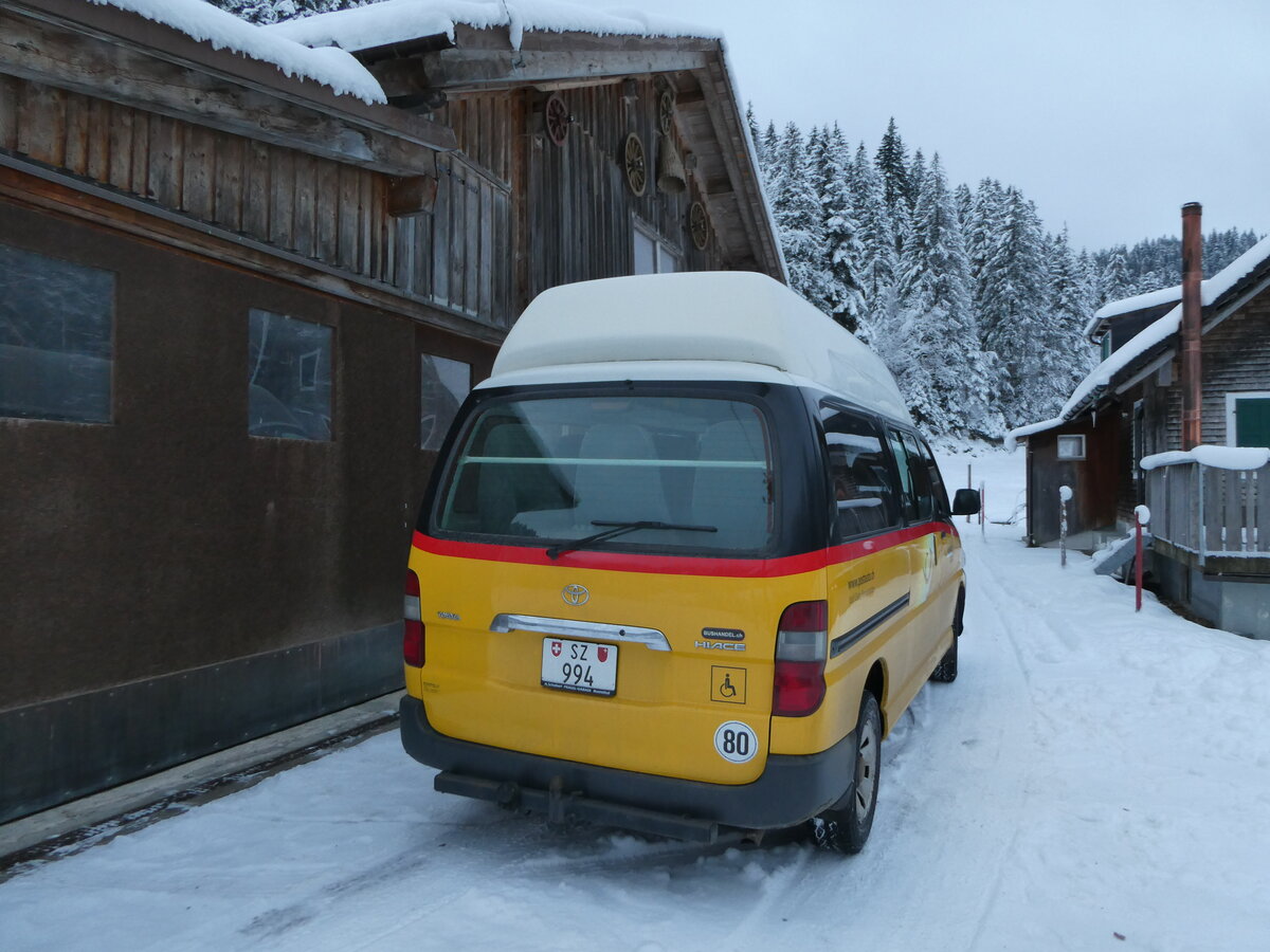 (243'581) - Gisler, Riemenstalden - SZ 994 - Toyota am 8. Dezember 2022 in Sisikon, Im Chehr